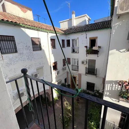 Con Patio 4 En El Casco Historico דירה